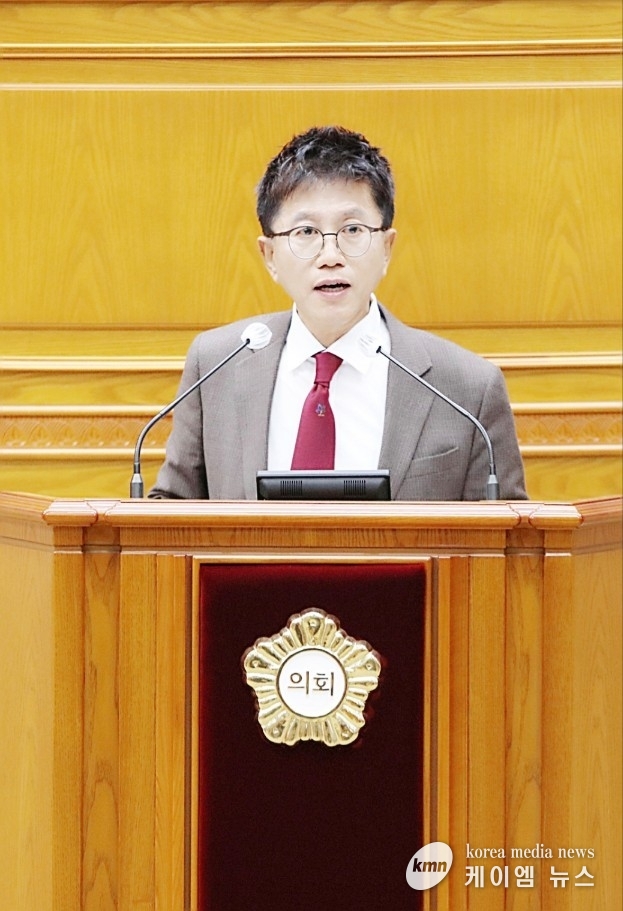  5분 자유 발언을 하고 있는 허원구 의원의 모습 <사진/안양시의회>