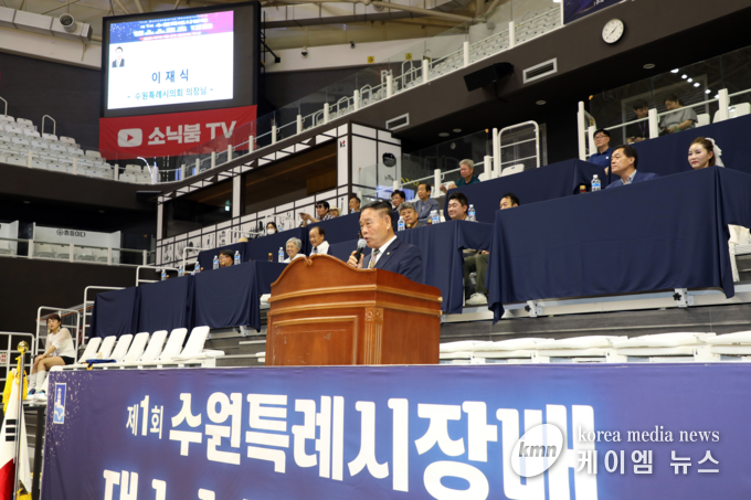 이재식 의장은 축사를 통해 시민들이 댄스스포츠의 매력을 함께 즐기는 시간이 되길 바란다고 하고 있다. 사진수원특례시의회 제공