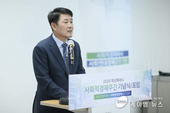 배정수 의장은 축사에서 사회적 경제는 단순한 경제활동을 넘어 따뜻한 공동체를 만들어가는 힘이라고 하고 있다. 사진/화성특례시의회 제공