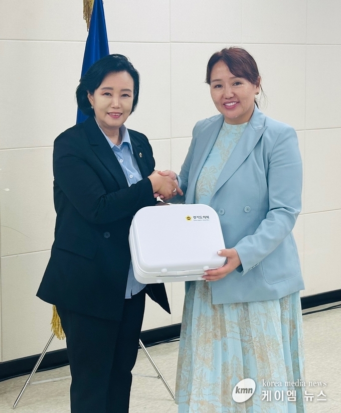 이날 만찬에서 정 부의장은 몽골 여성의원단으로부터 8월 말 몽골에서 열리는 전통 축제에 초청을 받았다. 사진/경기도의회 제공