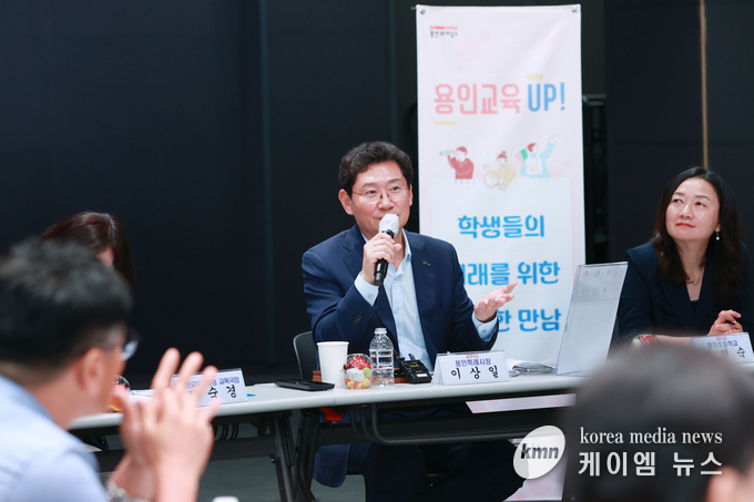  이상일 시장은 기흥구 지역 초등학교 시설개선, 안전한 통학환경 조성 등에 대해의견을 제시하고 있다. 사진/ 용인특례시청 제공