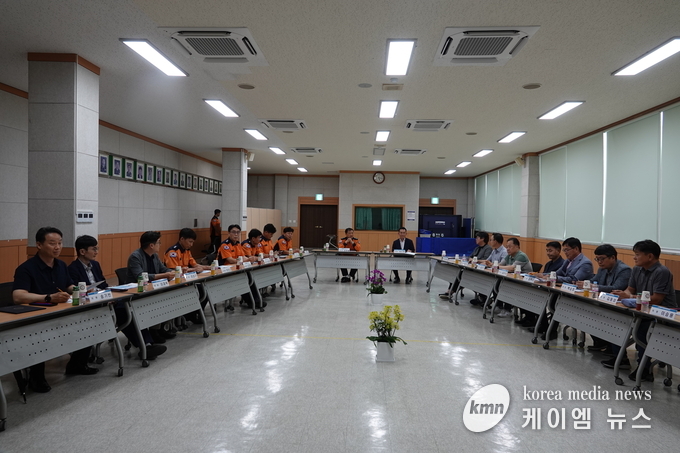 2025년도 소방정책자문위원회 정기회의를 열고 있다. 사진/안성소방서 제고
