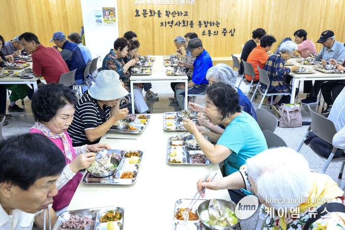 화성시정조효노인복지관 경로식당 모습 사진/화성특례시청 제공