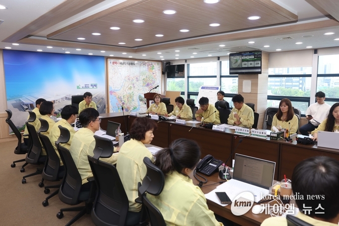 재난안전상황실 방문한 평택시의회 산업건설위원회 모습 사진/평택시의회 제공