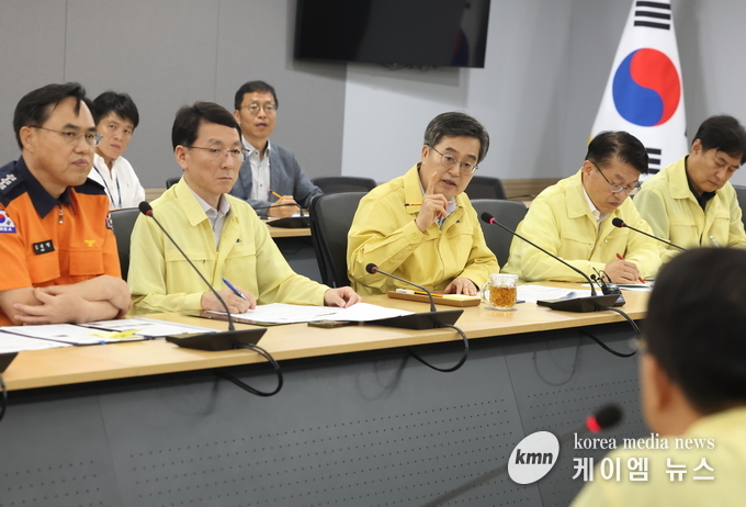 김동연 지사, 18일 호우 대처 도-시군 재난안전대책본부 회의 주재 하고있다. 사진/경기도청 제공