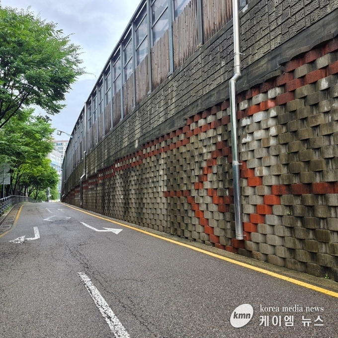 41곳을 우선 점검하고, 법 적용 대상이 아닌 도로옹벽도 추가로 점검할 계획 사진/용인특례시청 제공