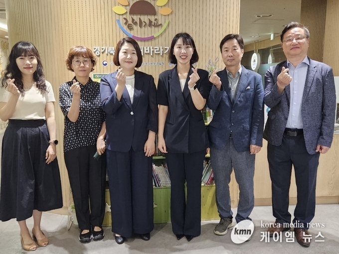 간담회를 마치고 관계자들과 함께하고 있다. 사진/경기도의회 제공