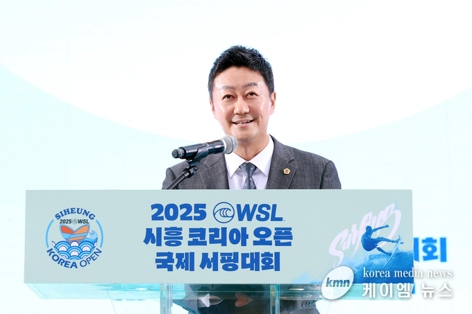 김진경 의장은 축사를 통해 시흥 코리아 오픈 국제서핑대회 개막을 축하고 있다. 사진/경기도의회 공