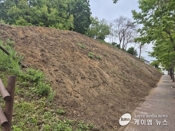 지은근린공원 비탈면 공사 전 모습 사진/용인특례시청 제공