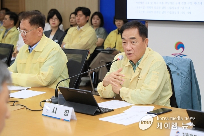 정장선시장은 집중호우에 따른 재난대응 평가회를 주재하고 있다. 사진/평택시청 제공