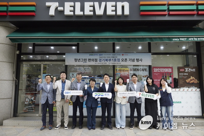 고은정 위원장은 참석자들과 함께하고 있다. 사진/경고도의회 제공