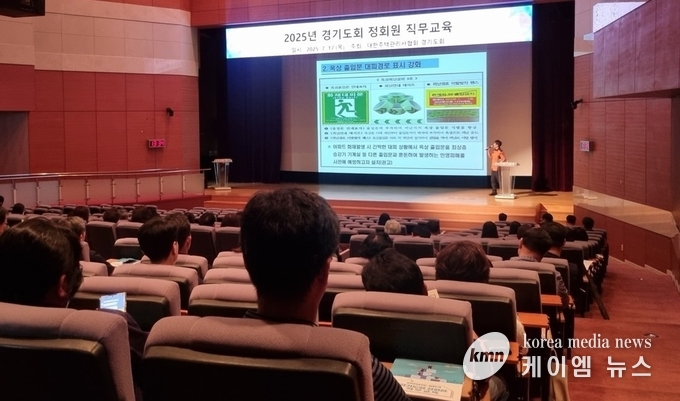 아파트 화재안전관리 강화를 위해 관내 아파트 관리소장 등 관계자를 대상으로 소방안전교육을 진행하고 있다. 사진/용인소방서 제공