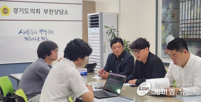  박상현 의원, 웹툰 산업 미래 이끌 AI 플랫폼 개발을 본격적인 논의를하고 있다. 사진/경기도의회 제공