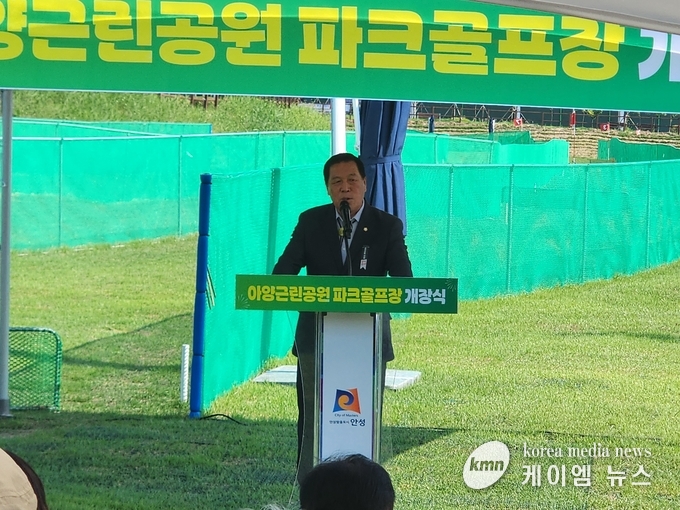 안정열 안성시의회 의장장이 축사를 하고있다.<사진/김영진기자>