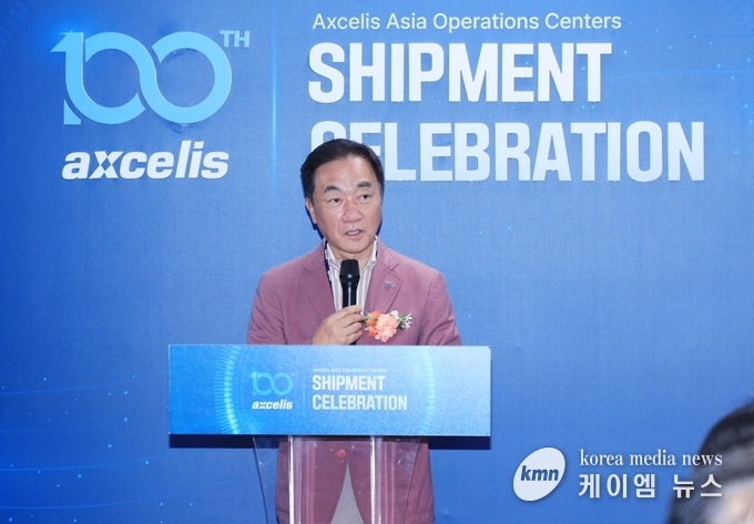 정장선 시장이 엑셀리스 코리아의 반도체 장비 100대 선적 기념행사에 참석해 축사를하고있다. 사진/평택시청 제공