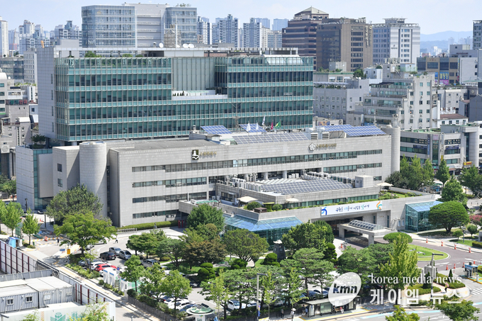  수원특례시 청사 전경 