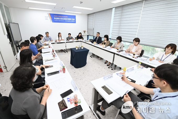 화성특례시의회 문화복지위원회는 평생교육사의 전문성 강화, 평생학습 심화과정 도입, 포럼 정례화 등 평생교육 정책을 논의하고 있다. 사진/화성특례시의회 제공