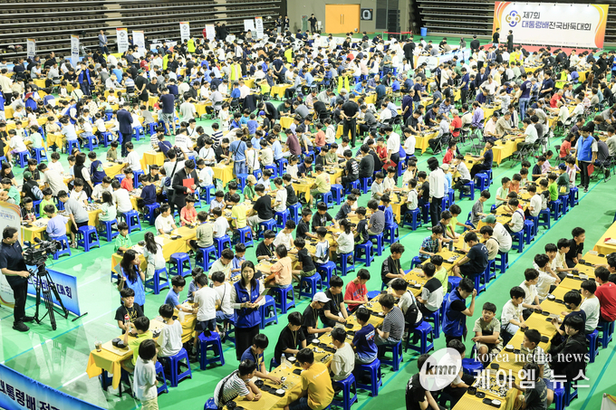 참가자들로 가득 매워진 제7회 대통령배 전국 바둑대회 행사장 모습 사진/화성특례시청 제공