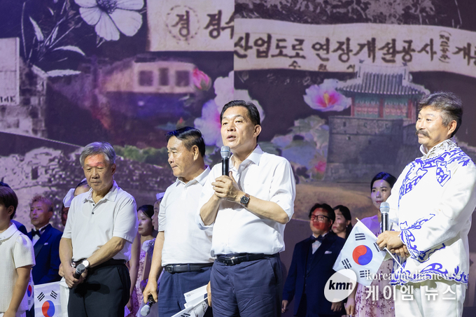 이재준 수원시장이 시민들에게 인사말을 하고 있다. 사진/ 수원특례시청 제공