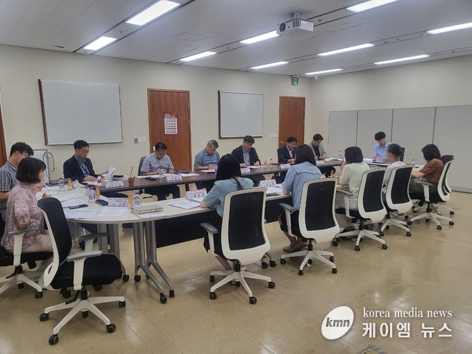  용인특례시가 지역내 8개 대학과 RISE사업을 바탕으로 협력관계 구축을 위한 간담회를 열고 있다. 사진/용인특례시청 제공