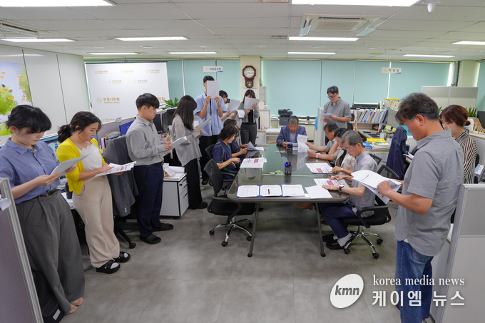 29일 의회사무과 직원들을 대상으로 자체 청렴 교육열고 있다. 사진/안성시의회 제공