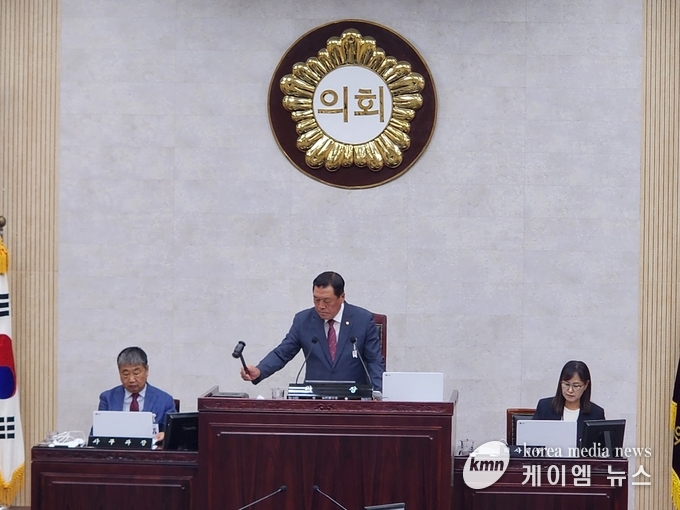 안정열의장이 개회를 선언하고 있다.<사진/김영진기자>
