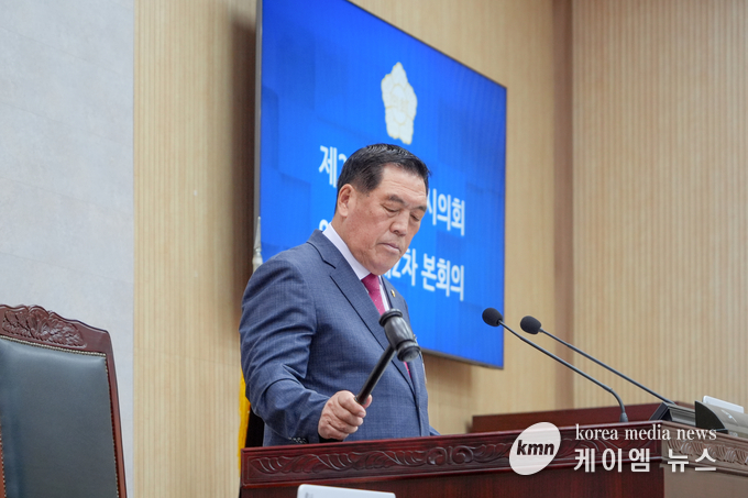 안정열 의장이 본회의를 마무리하고 있다.<사진/김영진기자>
