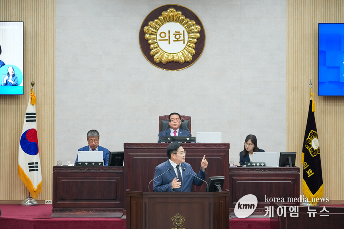 심사 과정에서 최호섭 운영위원장은 수요 예측이 잘못되었다고 지적 하고 있다. 사진/안성시청 제공