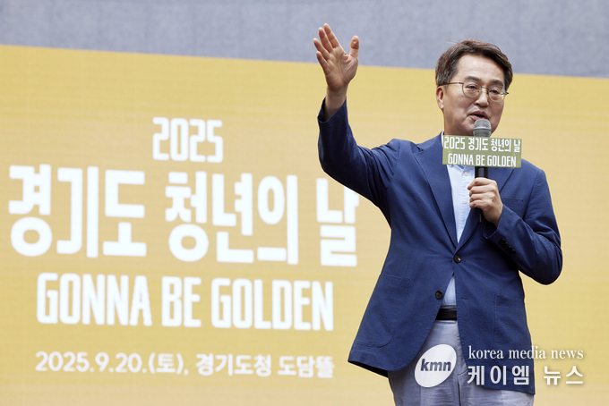 김동연 지사는 2025 경기도 청년의 날 기념행사에 인사말을 하고있다. 사진/경기도청 제공