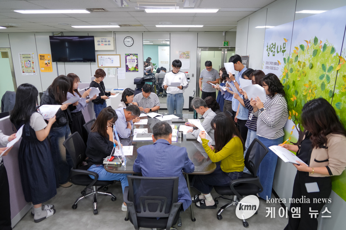안성시의회는 9월 29일 의회사무과 직원들을 대상으로 이해충돌방지법 사례 중심‘자체 청렴 교육’을하고있다. 사진/안성시의회 제공