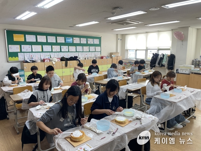 용인이동초, 만들어 가는 체험학습을하고있다. 사진/용인 이동초등학교 제공