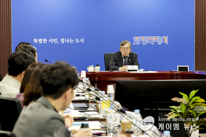 조승문 화성특례시 제2부시장이 정책브랜드 자문단의 운영에 대한 발언을 하고 있다. 사진/화성특례시청 제공