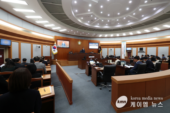 제297회 임시회를 개회하고 5일간의 의정활동에 돌입했다.  사진/오산시의회 제공