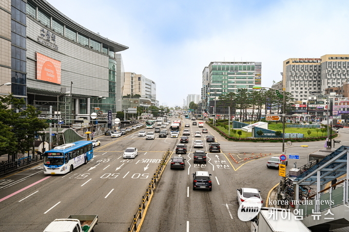 사통팔달 요충지로 손꼽히는 수원역 일대 전경    사진/수원특례시청 제공