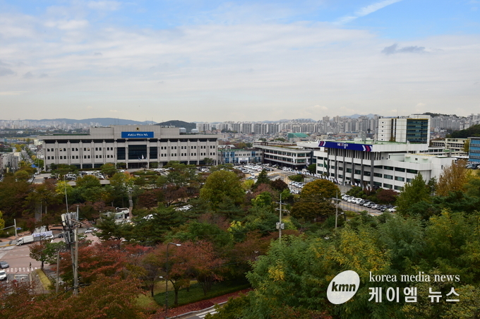 광교신도시로 이전하기 전 경기도청과 경기도의회의 모습    사진/수원특례시청 제공