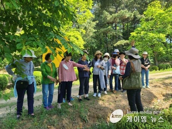 수원시가 ‘서울대학교 수원수목원 숲해설 프로그램’에 참여할 시민을 모집한다.