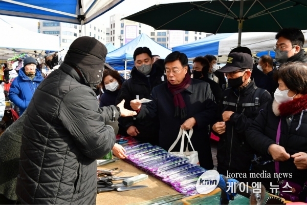 신상진 성남시장, 설 명절 맞이 전통시장 방문