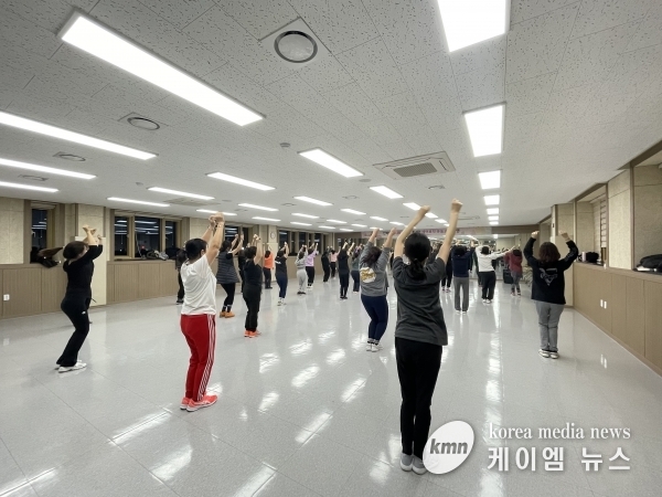 마장건강생활지원센터‘한바탕 흥건하게’ 에어로빅 운동교실 운영