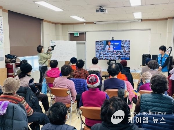 과기정통부, 부천시 스마트경로당 찾아 어르신들과 소통