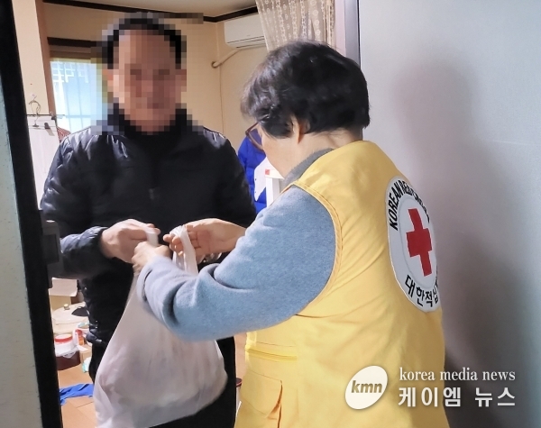 대한적십자 동두천지구협의회 생연2동봉사회, 취약계층에 후원 물품 전달