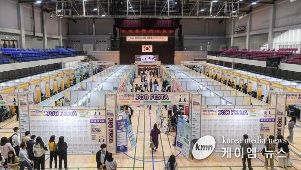 ‘구인·구직으로 지역에 활력을’ 오산시, 일자리 박람회 개최