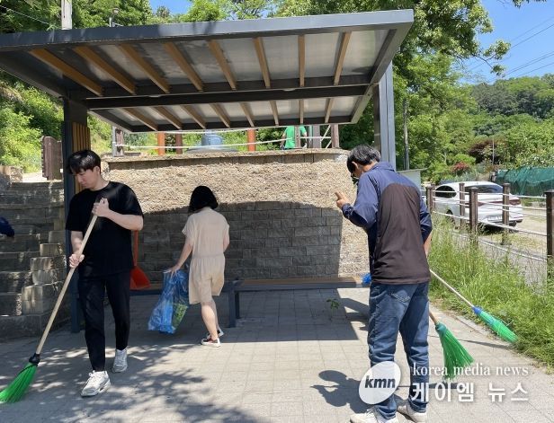 오산시, 약수터 7개소 환경정비 직원들이 발 벗고 나서
