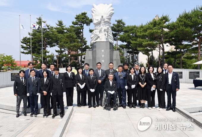 현충일 추념식에 참가한 화성시의회 의원 단체