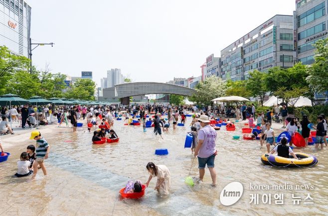 주말엔 안산문화광장에서 즐기자‘첨벙! 첨벙! 물놀이터’운영
