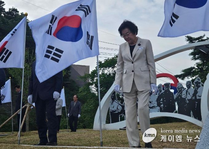 이원회(李元會) 창립 제49주년 기념식 및 태극기 게양식 가져