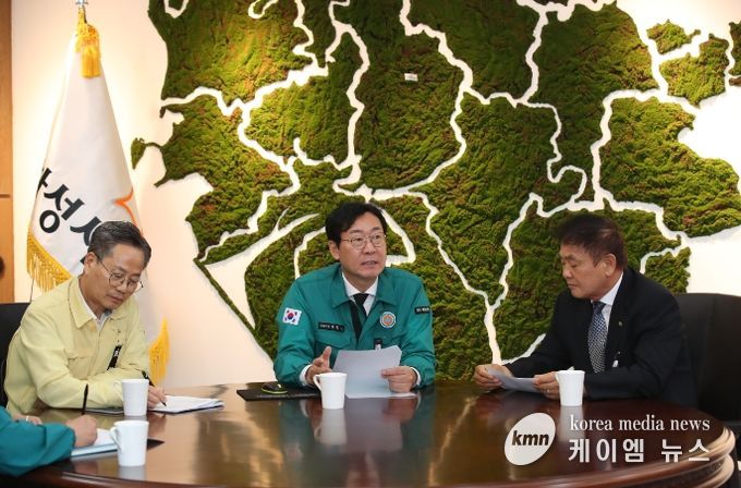 화성시 산업안전본부 설치(왼쪽부터 김광재 화성산업진흥원장, 정명근 화성시장, 안상교 화성상공회의소장)