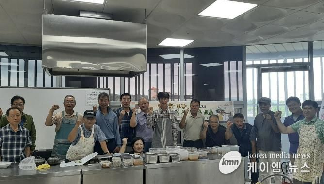 여주시, '행복한 주방, 여주시 남성 어르신 요리 입문 교육' 큰 호응으로 마무리