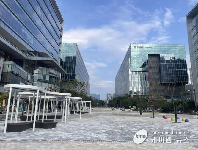 파고라, 보도블럭, 조형물 설치