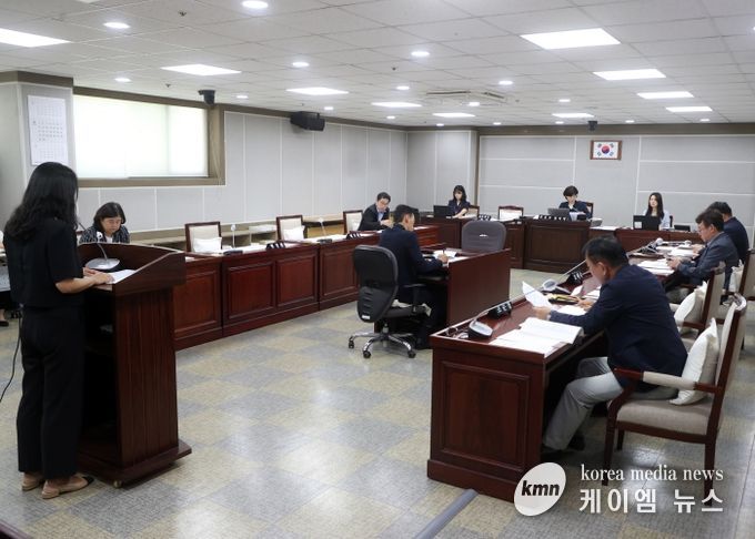 수원특례시의회 문화체육교육위원회, 조례안 등 안건심사