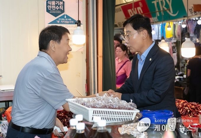 김병전 의장, 추석 앞두고 전통시장 상인들과 소통